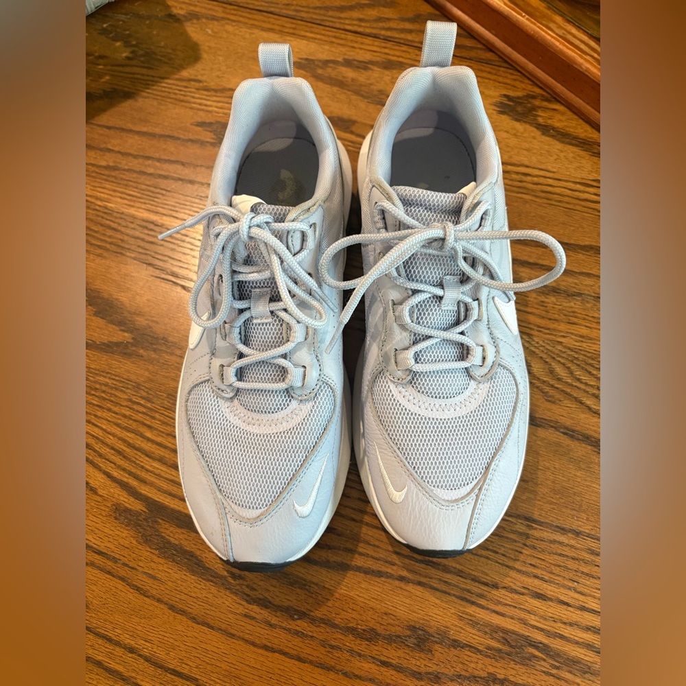 Nike Air Light Purple Athletic Shoes
